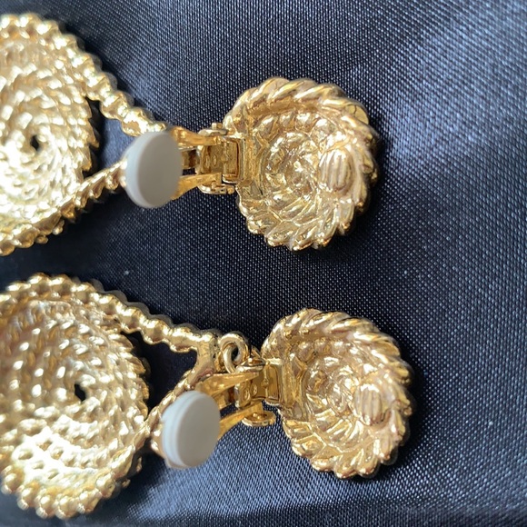Vintage Clip on Fashion earrings - Picture 6 of 6